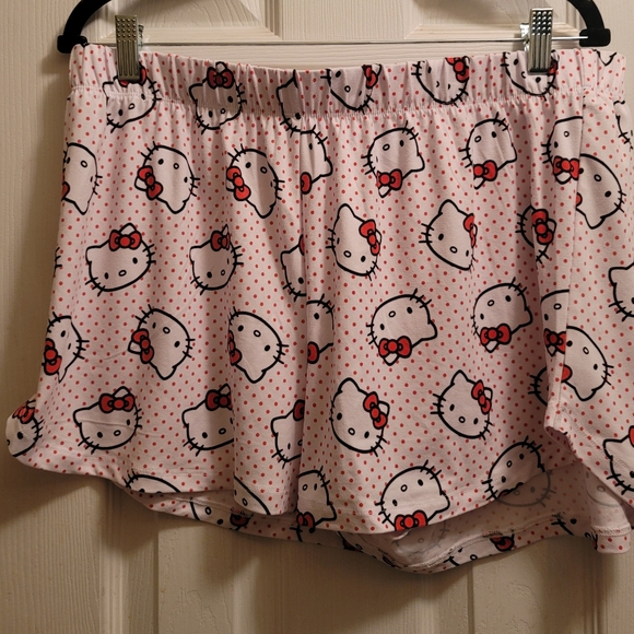 Hello Kitty Pajama Set Pink Shorts Button Front Top Large Retail $58 New - Picture 5 of 11